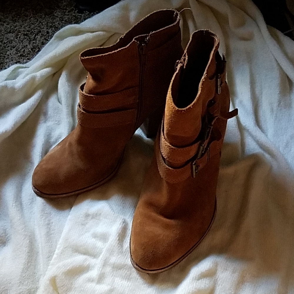 Shoes - Picture 2 of 3